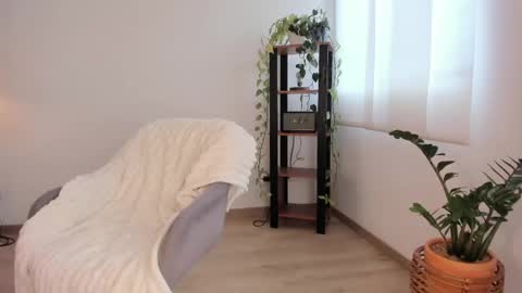 Polly online show from April 2026 08:57:02 PM