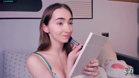 Polly online show from September 2025 07:18:02 AM