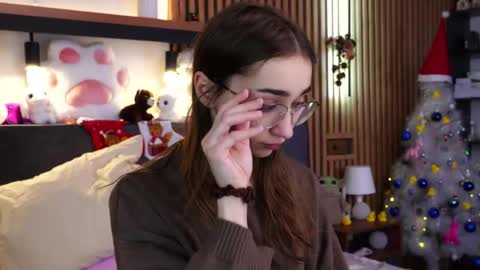 Polly online show from December 2025 07:17:02 AM