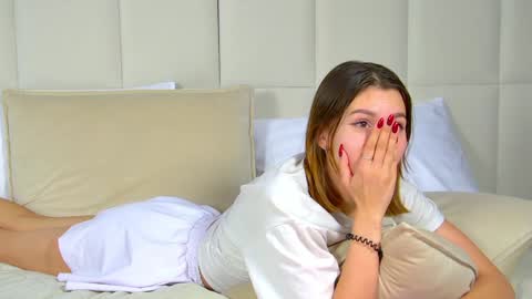 Polly online show from December 2024 04:45:02 AM