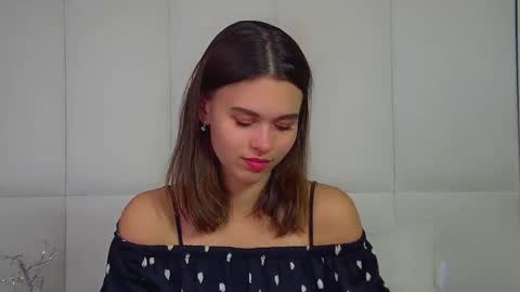 Polly online show from February 2026 07:01:01 PM