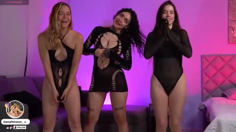 Snapshot of pophouse chatting on October 2025 12:06:01 PM online show from October 2025 12:06:01 PM