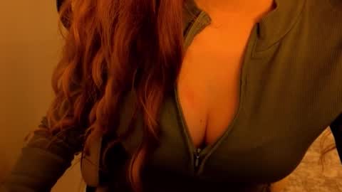 Snapshot of poppybloopy chatting on November 2025 06:08:01 PM April online show from November 2025 06:08:01 PM