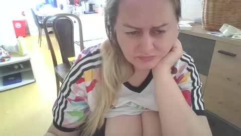 Snapshot of pornbusty chatting on April 2026 09:40:02 AM MelissOfficial online show from April 2026 09:40:02 AM