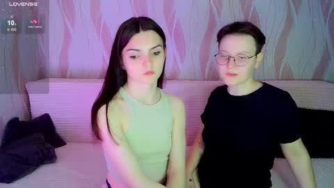 Snapshot of pornostendup chatting on October 2025 07:34:01 PM Ana and Tati online show from October 2025 07:34:01 PM