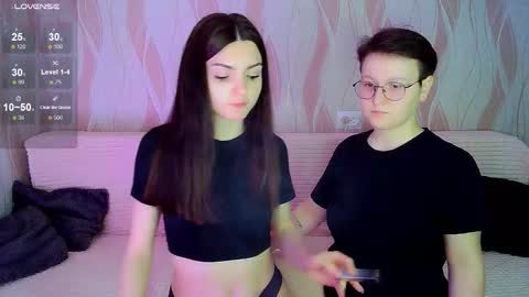 Snapshot of pornostendup chatting on October 2025 07:16:01 PM Ana and Tati online show from October 2025 07:16:01 PM