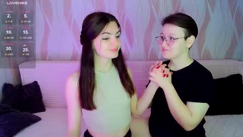 Snapshot of pornostendup chatting on November 2025 01:04:02 AM Ana and Tati online show from November 2025 01:04:02 AM