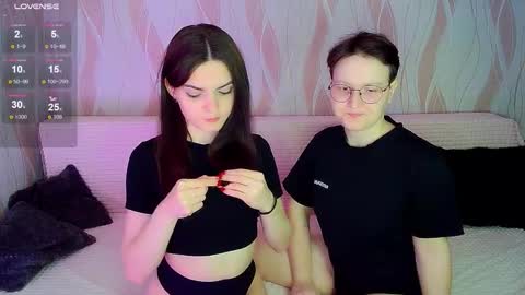 Snapshot of pornostendup chatting on December 2025 12:48:01 AM Ana and Tati online show from December 2025 12:48:01 AM