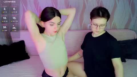 Snapshot of pornostendup chatting on December 2025 09:20:01 PM Ana and Tati online show from December 2025 09:20:01 PM