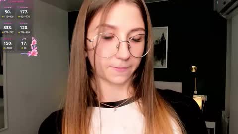 Elizabeth online show from October 2025 07:22:02 PM