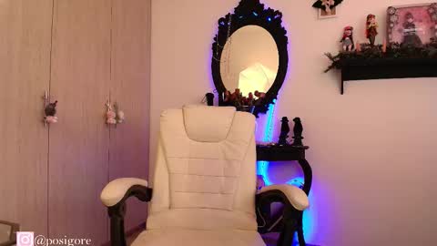 Snapshot of posigore chatting on November 2025 10:03:02 PM Anna Goth independient model online show from November 2025 10:03:02 PM