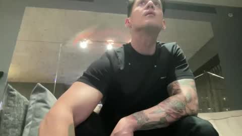 Snapshot of pourlemoment chatting on September 2025 06:52:02 AM pourlemoment online show from September 2025 06:52:02 AM