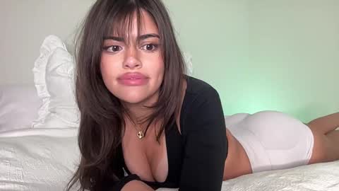 Snapshot of poutyselena chatting on February 2025 01:36:02 AM Selena online show from February 2025 01:36:02 AM