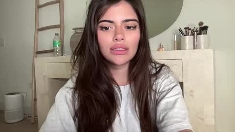 Snapshot of poutyselena chatting on February 2026 03:44:01 AM Selena online show from February 2026 03:44:01 AM