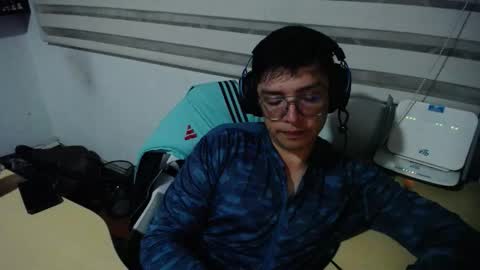 powerfulzeus2 online show from December 2025 01:44:02 AM