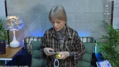 Lola online show from May 2026 05:01:02 AM