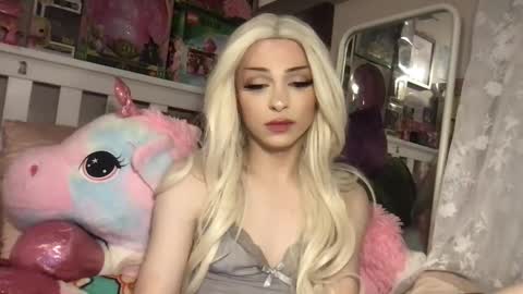 cat valentine online show from April 2026 04:10:02 PM