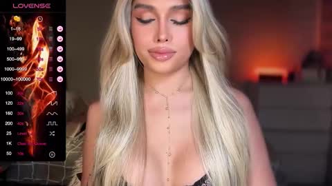 Snapshot of precious_amber69 chatting on October 2025 12:52:02 PM Oh my Amber online show from October 2025 12:52:02 PM