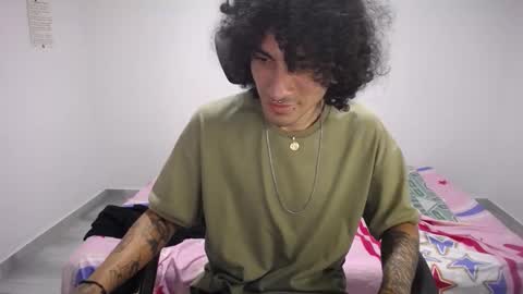 Snapshot of present_the_magic chatting on September 2025 06:28:02 AM Plux online show from September 2025 06:28:02 AM