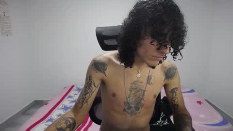 Snapshot of present_the_magic chatting on October 2025 06:08:02 PM Plux online show from October 2025 06:08:02 PM