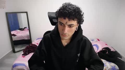 Snapshot of present_the_magic chatting on November 2025 06:35:02 AM Plux online show from November 2025 06:35:02 AM