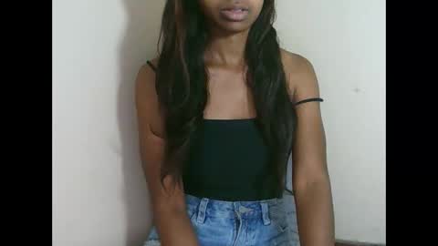 prettiethalia online show from October 2025 07:45:02 PM