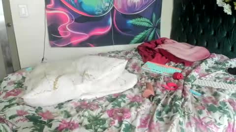 Yasmine pretty online show from April 2026 04:33:02 PM