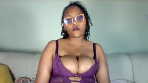 pretty_dee1 online show from July 2026 06:20:01 PM