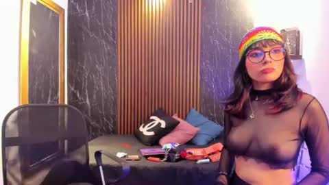 pretty_honey22 online show from June 2026 12:59:01 AM