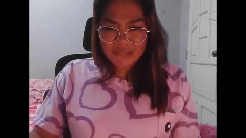 Snapshot of pretty_jewel05 chatting on May 2026 04:47:01 PM pretty_jewel05 online show from May 2026 04:47:01 PM