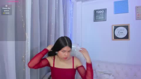 pretty online show from October 2025 12:04:02 PM