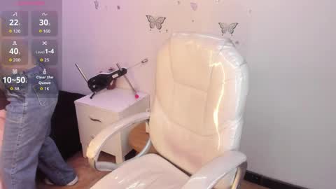 Snapshot of pretty_johnson_ chatting on April 2026 11:32:01 AM pretty online show from April 2026 11:32:01 AM