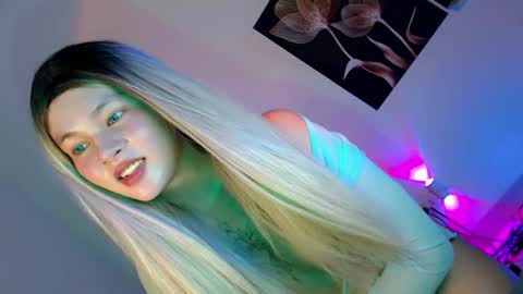 Flor online show from October 2025 04:54:01 AM