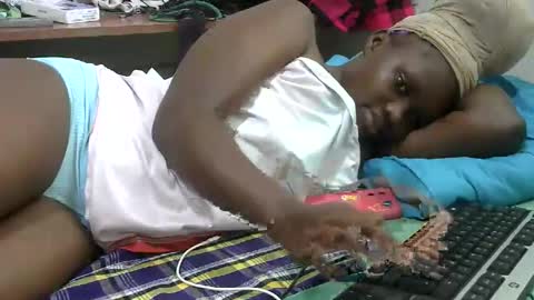 pretty_melan online show from April 2026 08:18:01 AM
