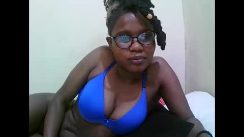 Snapshot of pretty_mellan chatting on January 2025 07:32:01 AM pretty_mellan online show from January 2025 07:32:01 AM