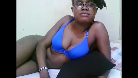 Snapshot of pretty_mellan chatting on February 2025 10:39:01 PM pretty_mellan online show from February 2025 10:39:01 PM