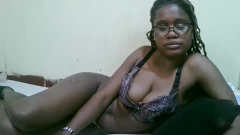 Snapshot of pretty_mellan chatting on February 2025 05:32:02 PM pretty_mellan online show from February 2025 05:32:02 PM