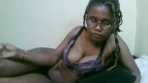 Snapshot of pretty_mellan chatting on February 2025 02:12:01 PM pretty_mellan online show from February 2025 02:12:01 PM