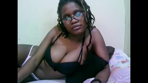 Snapshot of pretty_mellan chatting on February 2025 10:06:02 PM pretty_mellan online show from February 2025 10:06:02 PM