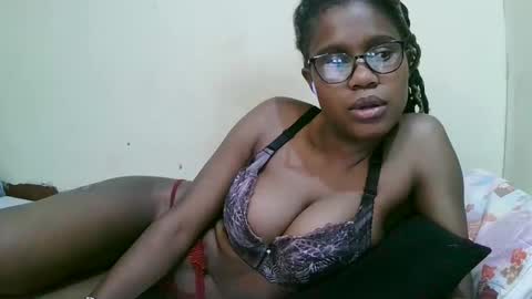 Snapshot of pretty_mellan chatting on March 2025 07:03:01 AM pretty_mellan online show from March 2025 07:03:01 AM