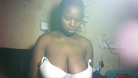 pretty_milan online show from May 2026 11:59:02 AM