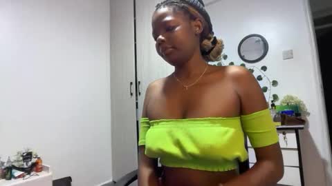 Snapshot of pretty_peaches chatting on February 2026 10:39:02 PM Pretty peaches online show from February 2026 10:39:02 PM