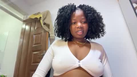 Snapshot of pretty_peaches chatting on March 2026 08:50:01 PM Pretty peaches online show from March 2026 08:50:01 PM