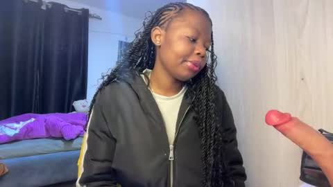 Snapshot of pretty_peaches chatting on March 2026 03:43:01 AM Pretty peaches online show from March 2026 03:43:01 AM