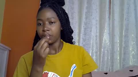 pretty_petite24 online show from May 2026 12:24:02 PM