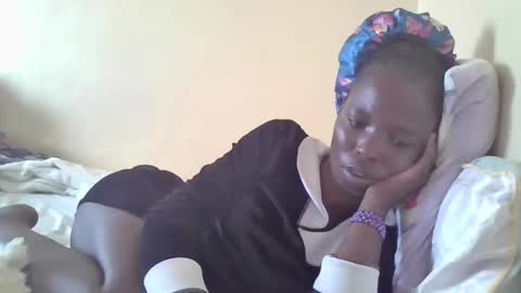 Snapshot of pretty_petite_ebony chatting on January 2025 11:59:01 AM pretty_petite_ebony online show from January 2025 11:59:01 AM