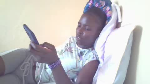 Snapshot of pretty_petite_ebony chatting on January 2025 07:11:02 AM pretty_petite_ebony online show from January 2025 07:11:02 AM