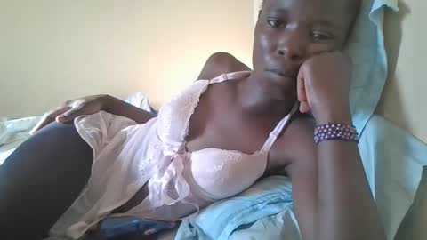 Snapshot of pretty_petite_ebony chatting on February 2025 02:32:02 PM pretty_petite_ebony online show from February 2025 02:32:02 PM