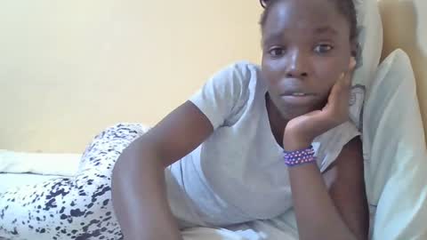 Snapshot of pretty_petite_ebony chatting on February 2025 01:43:01 AM pretty_petite_ebony online show from February 2025 01:43:01 AM