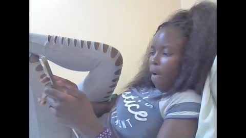 Snapshot of pretty_petite_ebony chatting on March 2025 07:50:02 PM pretty_petite_ebony online show from March 2025 07:50:02 PM
